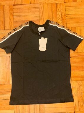 Gucci Black Short-Sleeve Tee with Beige Logo Shoulder Tape